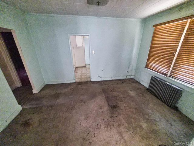 185 S Brookside Avenue, Freeport, NY 11520