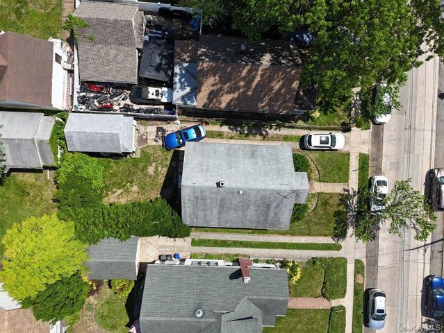 185 S Brookside Avenue, Freeport, NY 11520