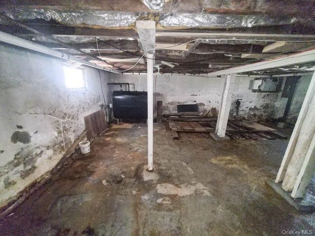 185 S Brookside Avenue, Freeport, NY 11520