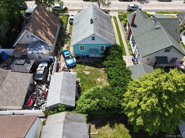 185 S Brookside Avenue, Freeport, NY 11520
