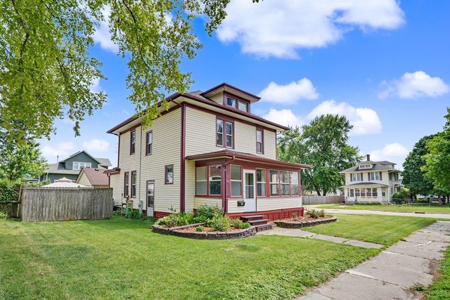 502 6th Avenue, De Witt, IA 52742