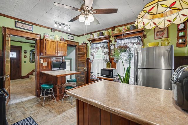 502 6th Avenue, De Witt, IA 52742