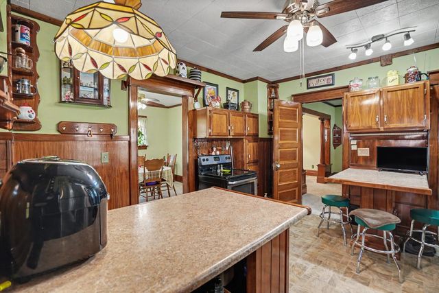 502 6th Avenue, De Witt, IA 52742