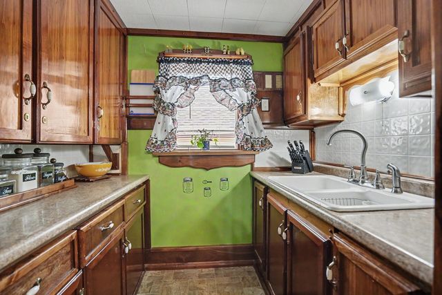 502 6th Avenue, De Witt, IA 52742