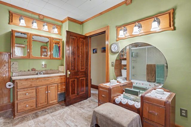 502 6th Avenue, De Witt, IA 52742