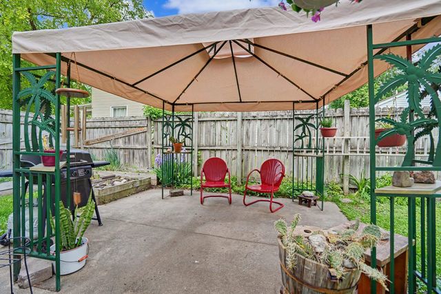 502 6th Avenue, De Witt, IA 52742