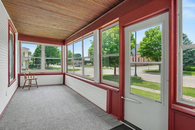 502 6th Avenue, De Witt, IA 52742