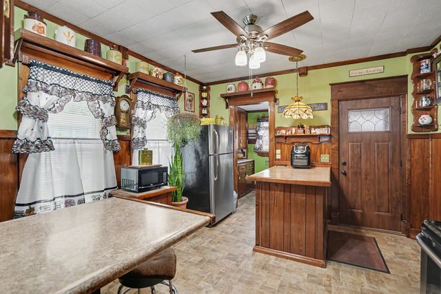 502 6th Avenue, De Witt, IA 52742