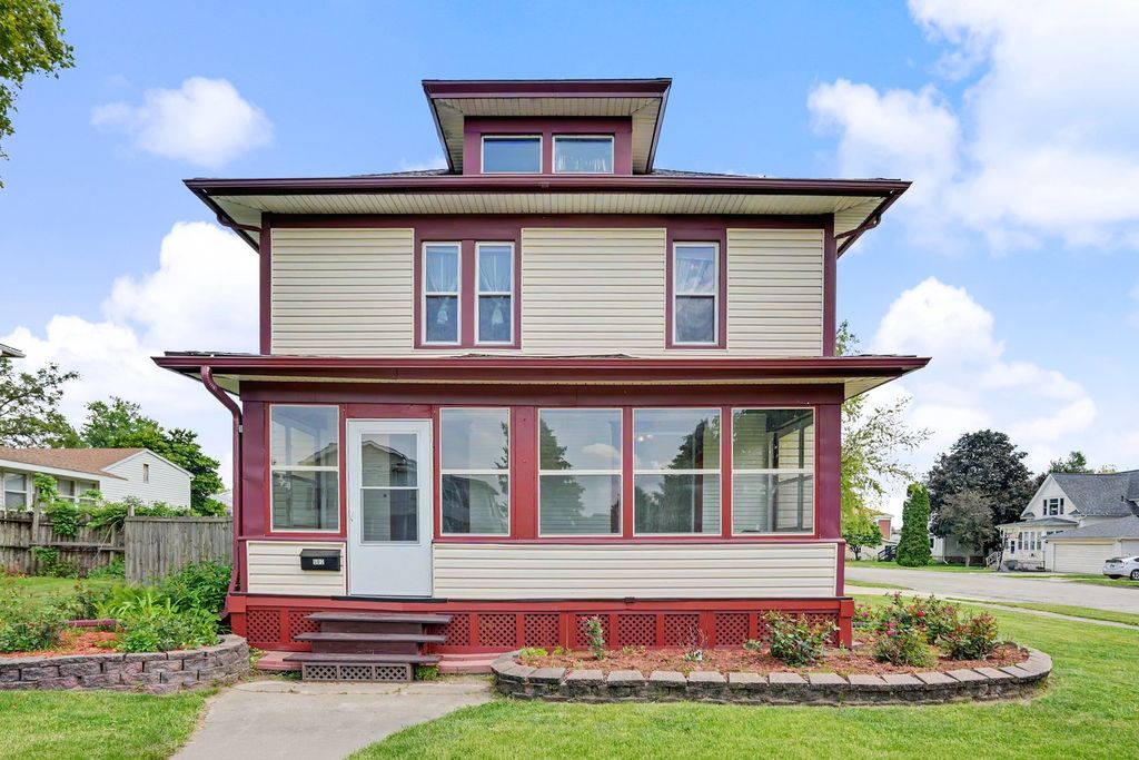 502 6th Avenue, De Witt, IA 52742