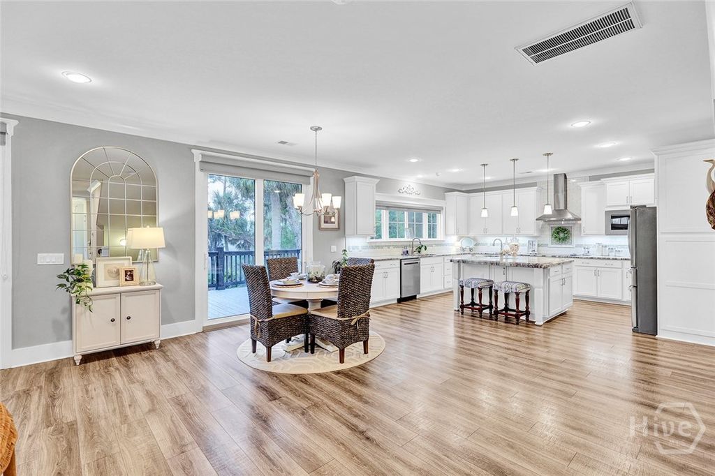 Image 10 of property listing at 14 Dockside Drive, Savannah, GA 31410