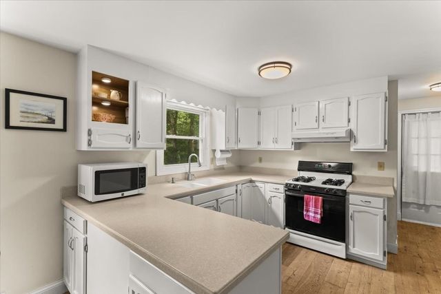 84 Eel Pond Rd, Bourne, MA 02532