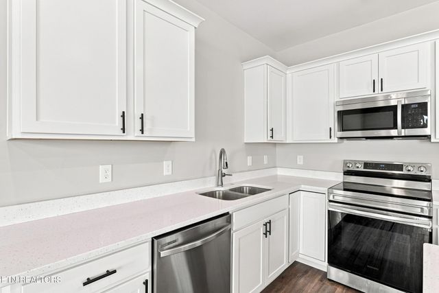 355 Harper Village Way, Lenoir City, TN 37771