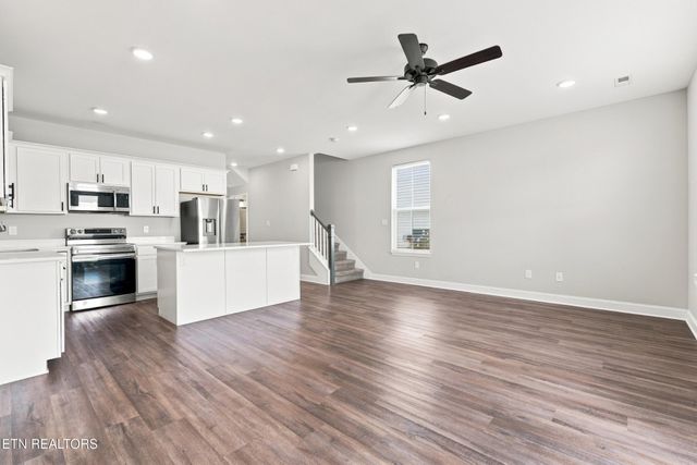 355 Harper Village Way, Lenoir City, TN 37771