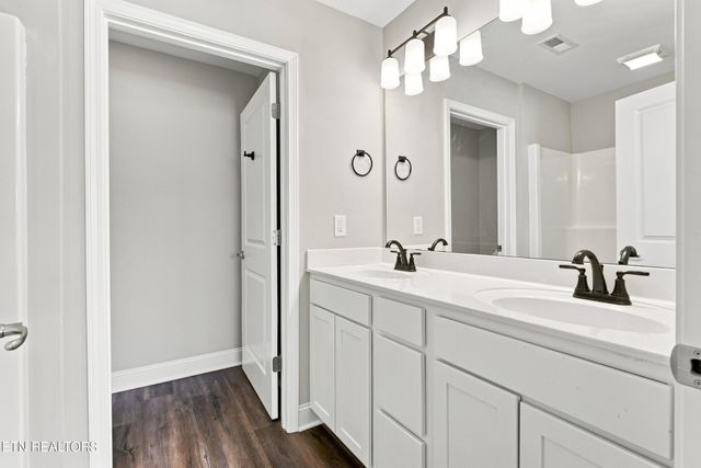 355 Harper Village Way, Lenoir City, TN 37771