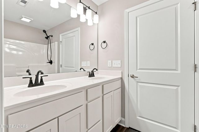 355 Harper Village Way, Lenoir City, TN 37771
