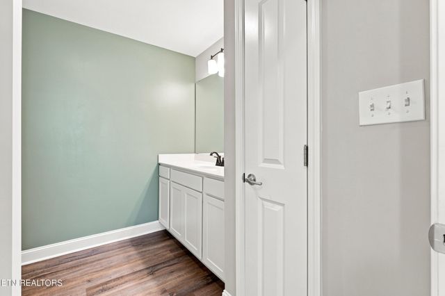 355 Harper Village Way, Lenoir City, TN 37771
