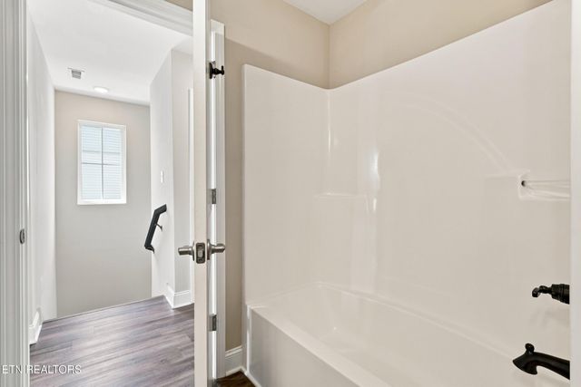 355 Harper Village Way, Lenoir City, TN 37771