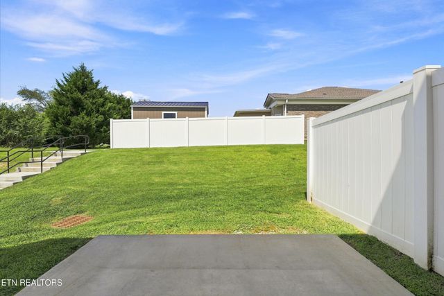 355 Harper Village Way, Lenoir City, TN 37771