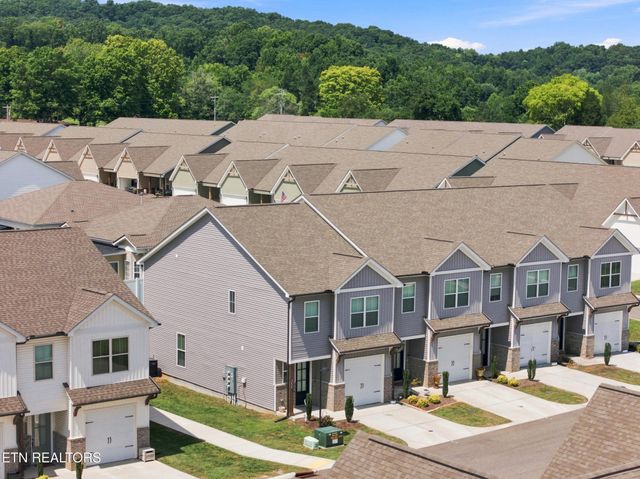 355 Harper Village Way, Lenoir City, TN 37771