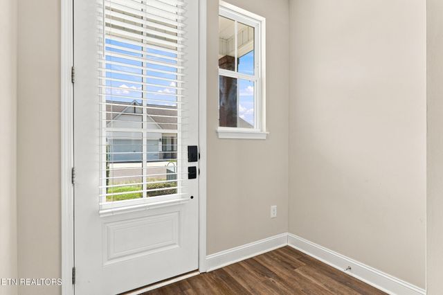 355 Harper Village Way, Lenoir City, TN 37771