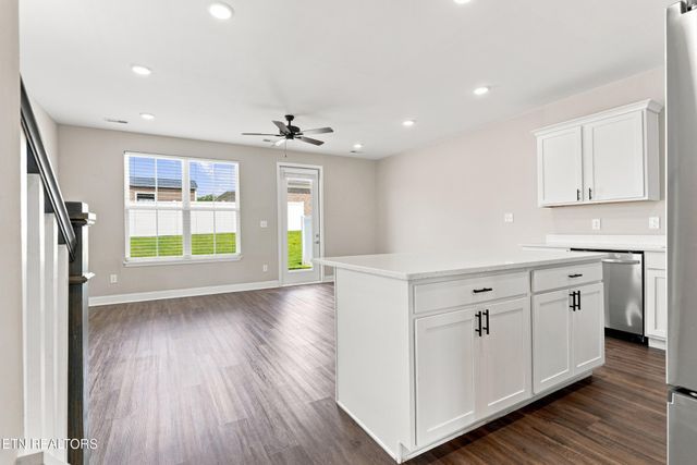 355 Harper Village Way, Lenoir City, TN 37771
