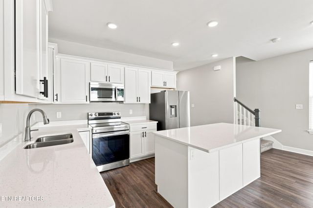 355 Harper Village Way, Lenoir City, TN 37771