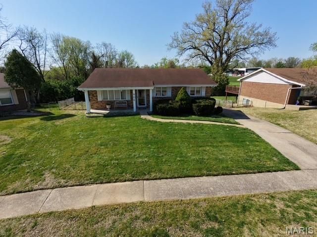 806 Elba Lane, Bellefontaine Nghbrs, MO 63137