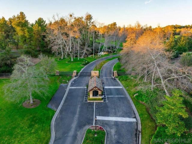 1 Rolling View, Fallbrook, CA 92028