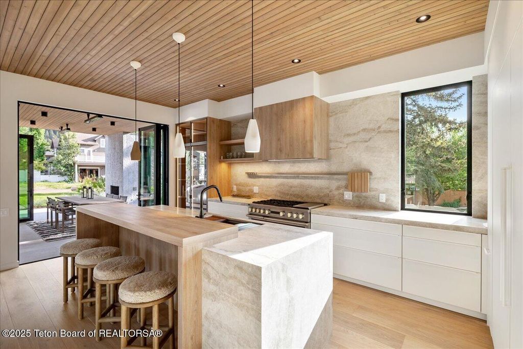 620 E SIMPSON Avenue, Jackson, WY 83001