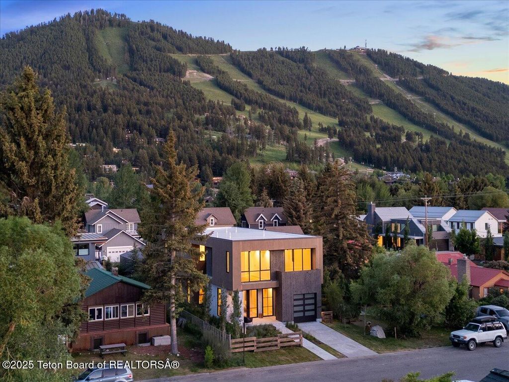 620 E SIMPSON Avenue, Jackson, WY 83001 photo 21