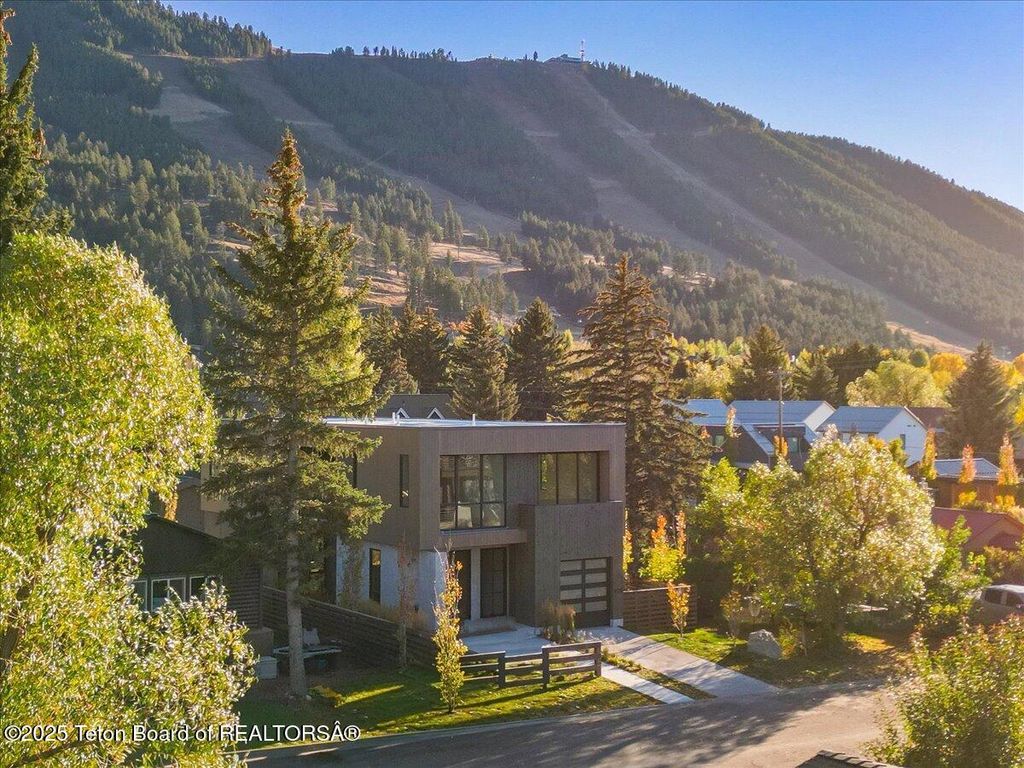 620 E SIMPSON Avenue, Jackson, WY 83001 photo 23