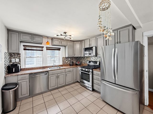 76 Baldwin Ave, Everett, MA 02149