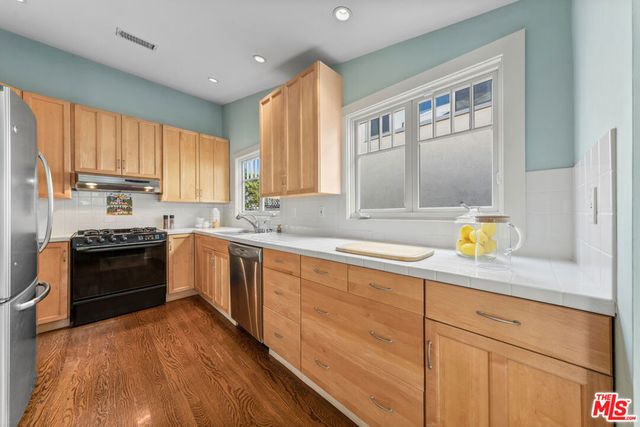 607 Ashland Avenue, Santa Monica, CA 90405