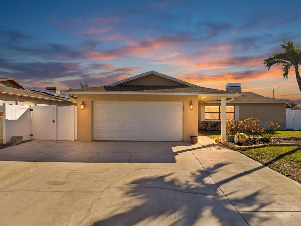 9429 LAURA ANNE DRIVE, Seminole, FL 33776