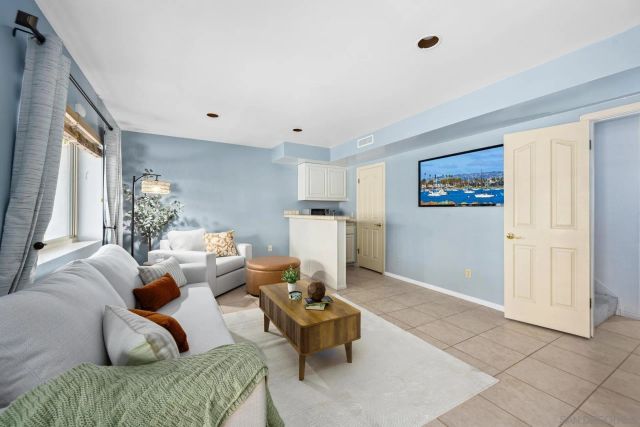 10575 Spruce Grove Ave, San Diego, CA 92131