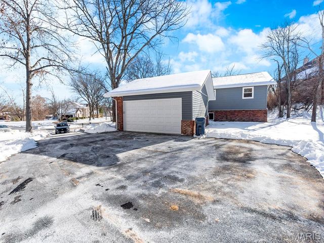 435 Holly Terrace Court, Ballwin, MO 63011