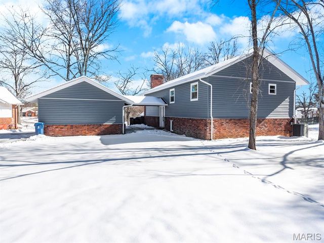 435 Holly Terrace Court, Ballwin, MO 63011