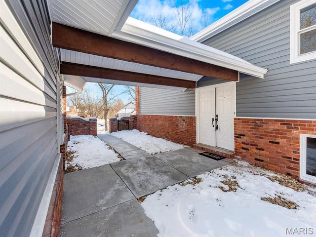 435 Holly Terrace Court, Ballwin, MO 63011