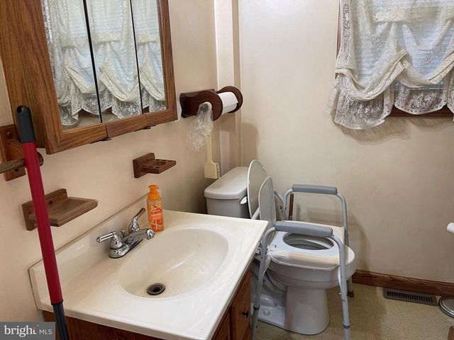 36 RAILROAD ST, Lewistown, PA 17044