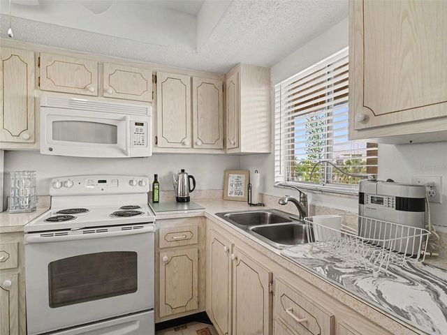 3801 LAKE BAYSHORE DRIVE H413, Bradenton, FL 34205