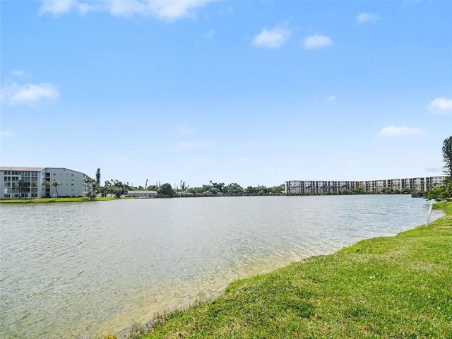 3801 LAKE BAYSHORE DRIVE H413, Bradenton, FL 34205