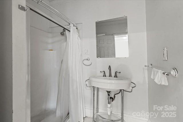 322 Salisbury Road, Statesville, NC 28677