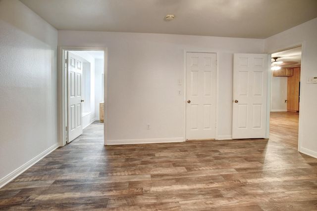 504 Leah LN, Smithville, TX 78957