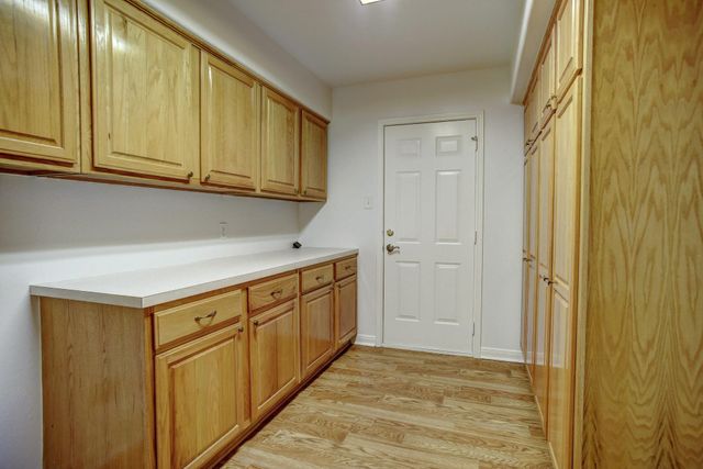 504 Leah LN, Smithville, TX 78957