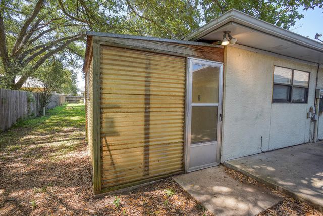 504 Leah LN, Smithville, TX 78957