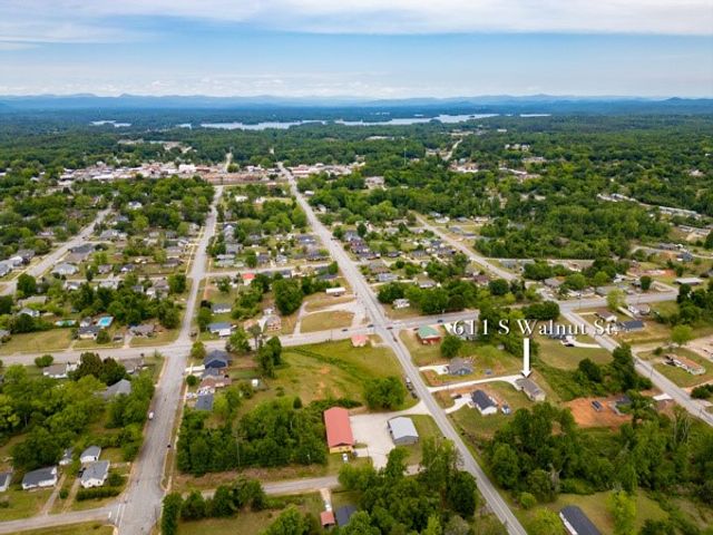 611 S Walnut Street, Seneca, SC 29678