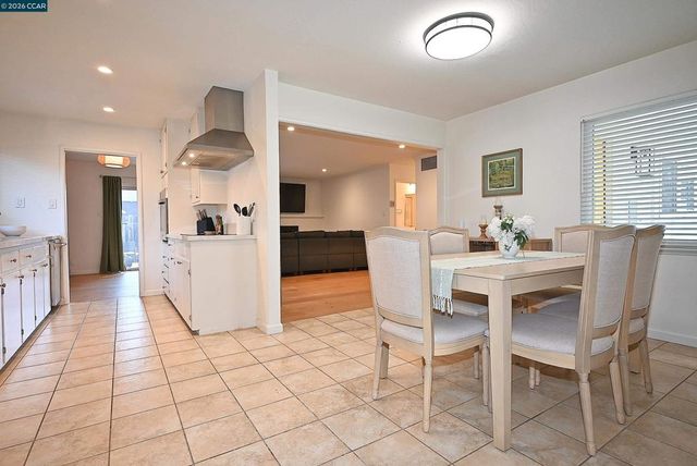 1156 Carey Dr, Concord, CA 94520