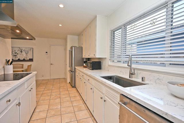 1156 Carey Dr, Concord, CA 94520