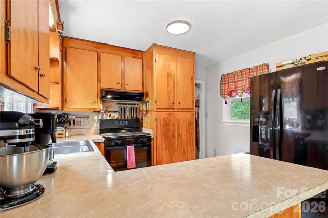 2355 Tatertown Loop, Nebo, NC 28761
