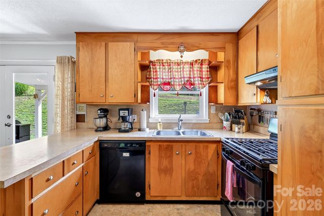 2355 Tatertown Loop, Nebo, NC 28761